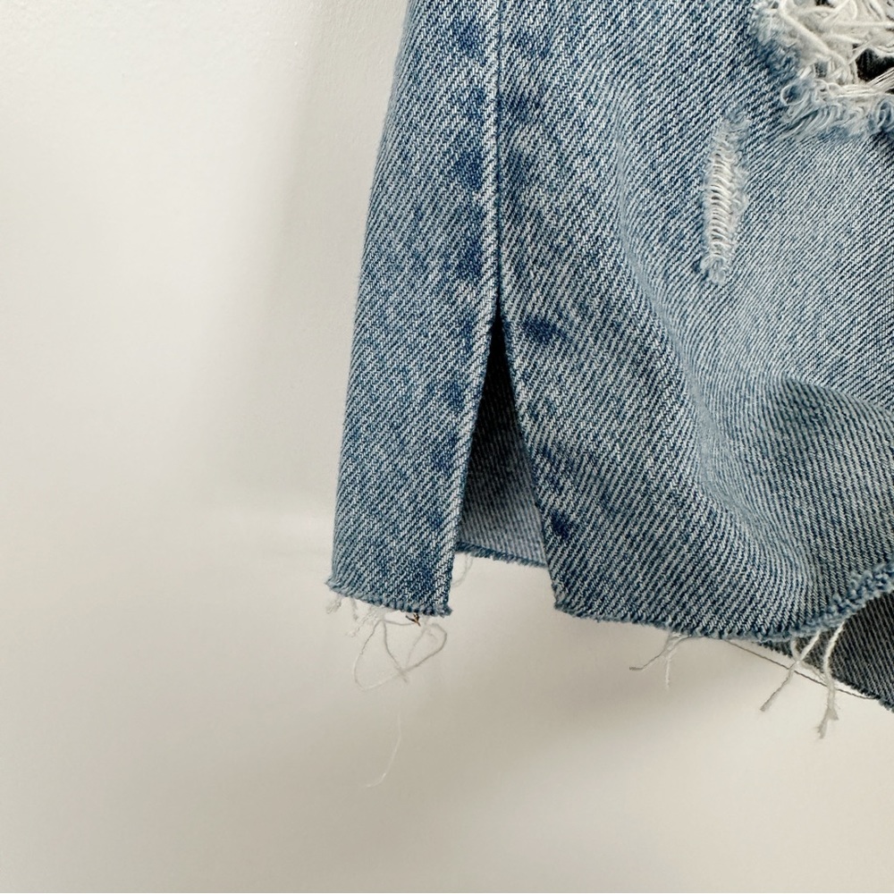 Levi’s • 501 Distressed Cut Off Denim Shorts - Picture 5 of 10